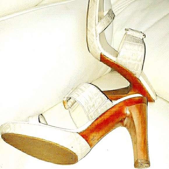 BCBGMAXAZRIA SHOES - Picture 4 of 7